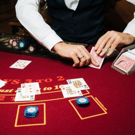 Blackjack Oyunu: Kurallar, Taktikler ve Kazanma Stratejileri